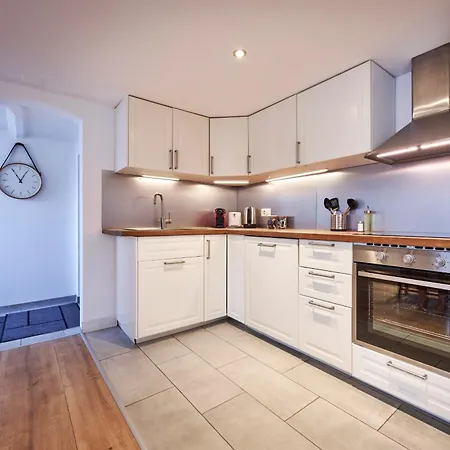 Apartment 2 Bedroom Mountain View