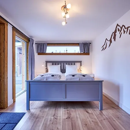 Apartment 2 Bedroom Mountain View *