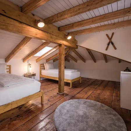 2 Bedroom Mountain View Apartment *