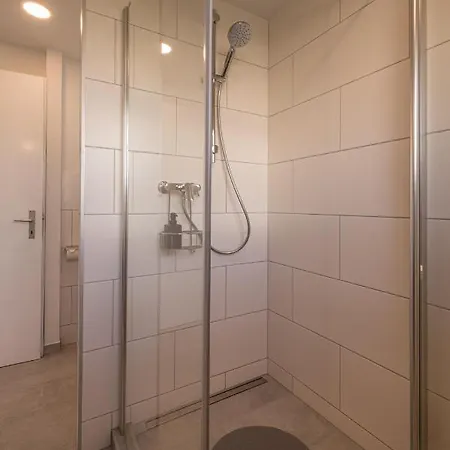 2 Bedroom Mountain View Apartment *