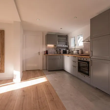 2 Bedroom Mountain View *