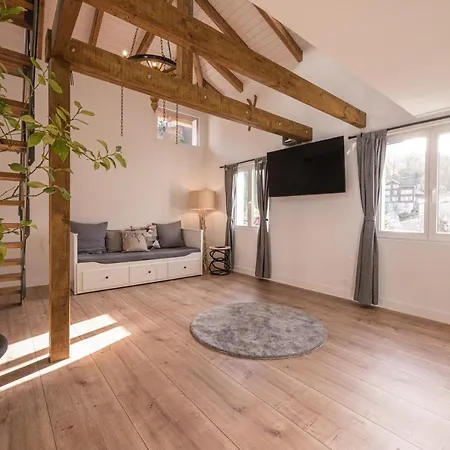 2 Bedroom Mountain View *