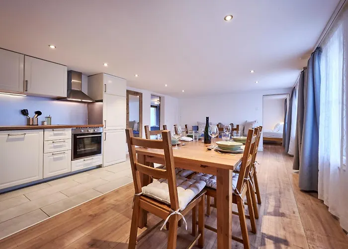 Apartment 2 Bedroom Mountain View