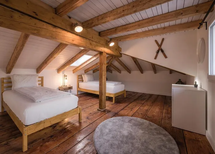 2 Bedroom Mountain View Apartment *