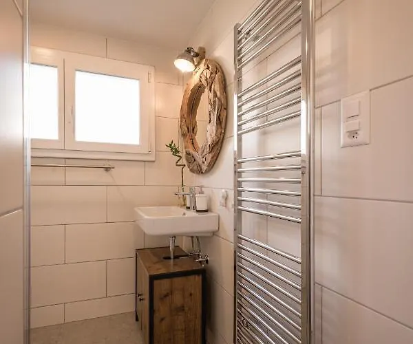 Apartment 2 Bedroom Mountain View